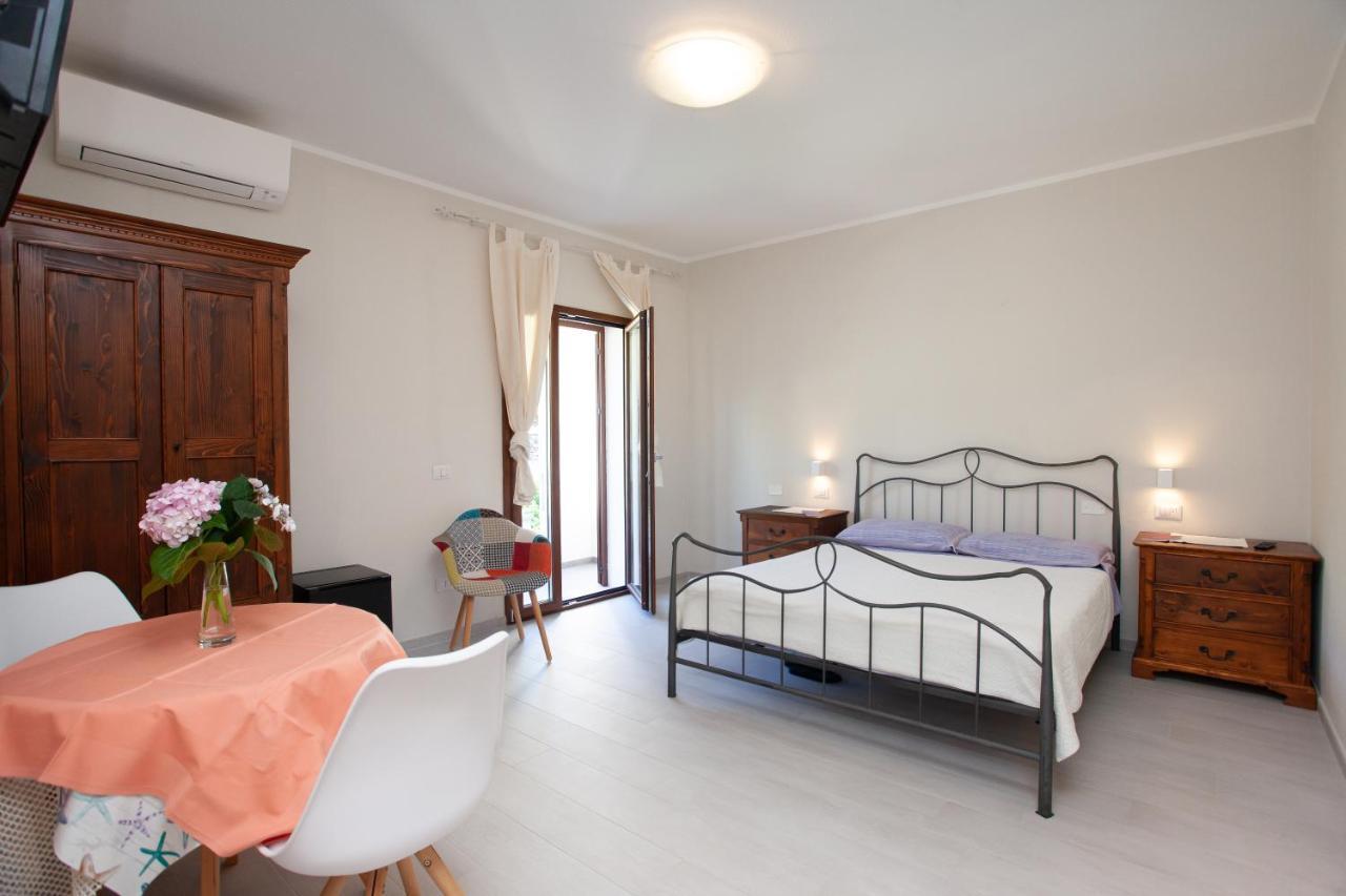 Lu Lioni Rooms San Teodoro  Eksteriør billede