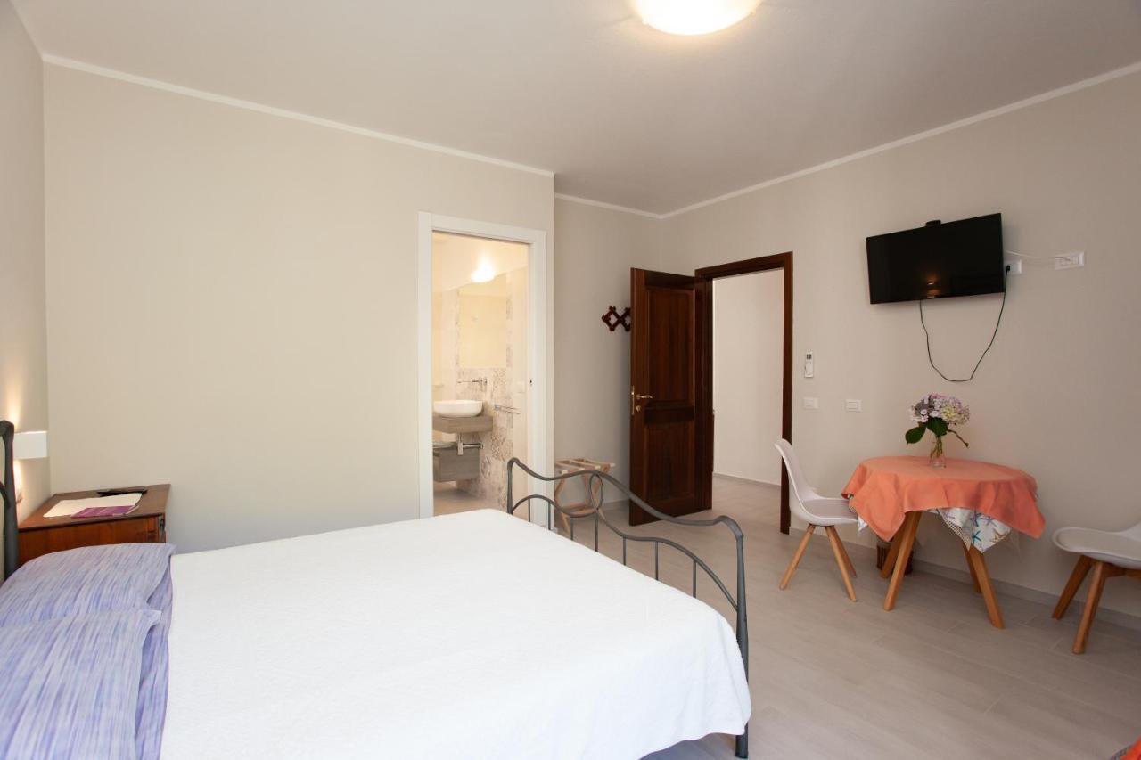 Lu Lioni Rooms San Teodoro  Eksteriør billede